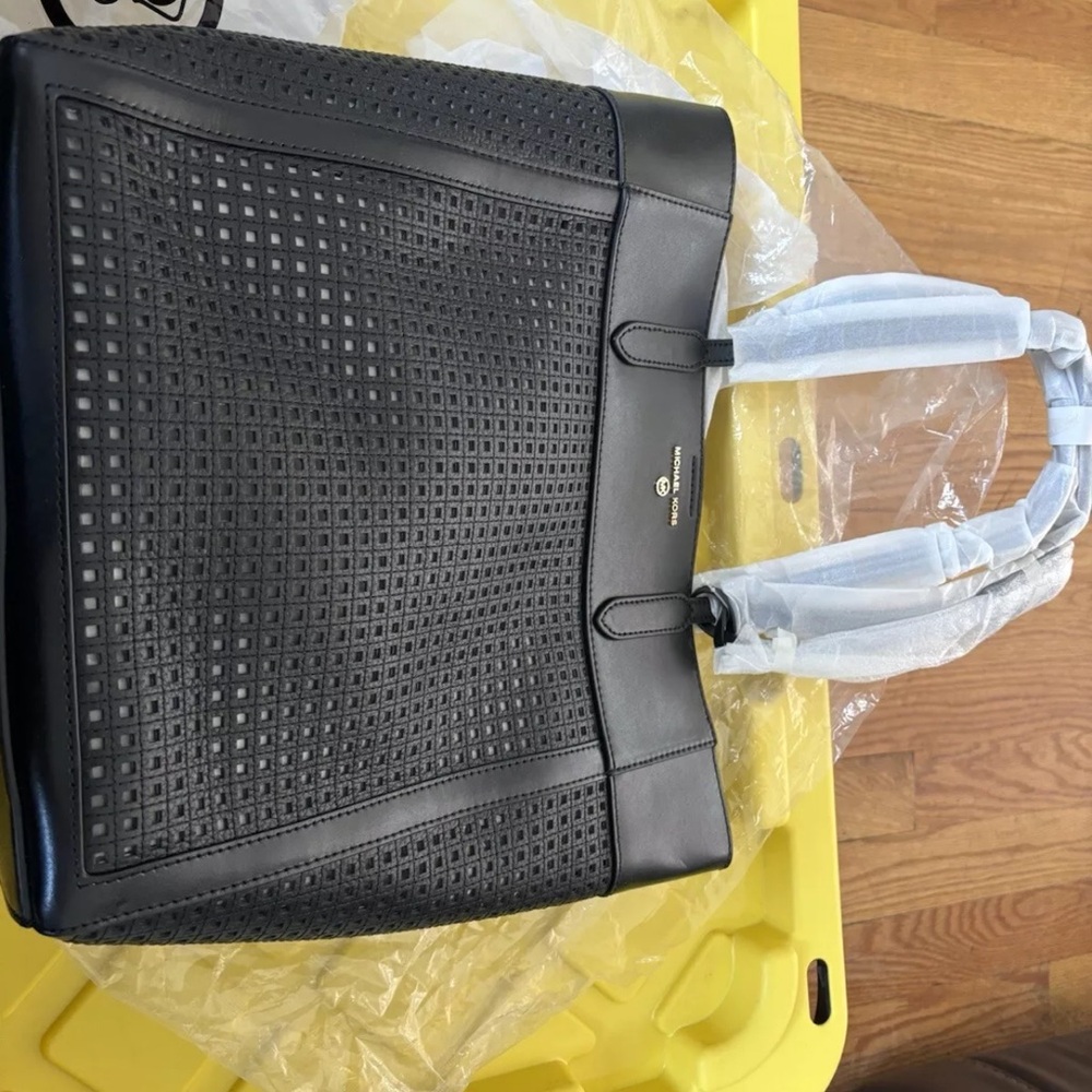 SOLD OUT MICHAEL KORS Sinclair Large Perforated Leather Tote Bag